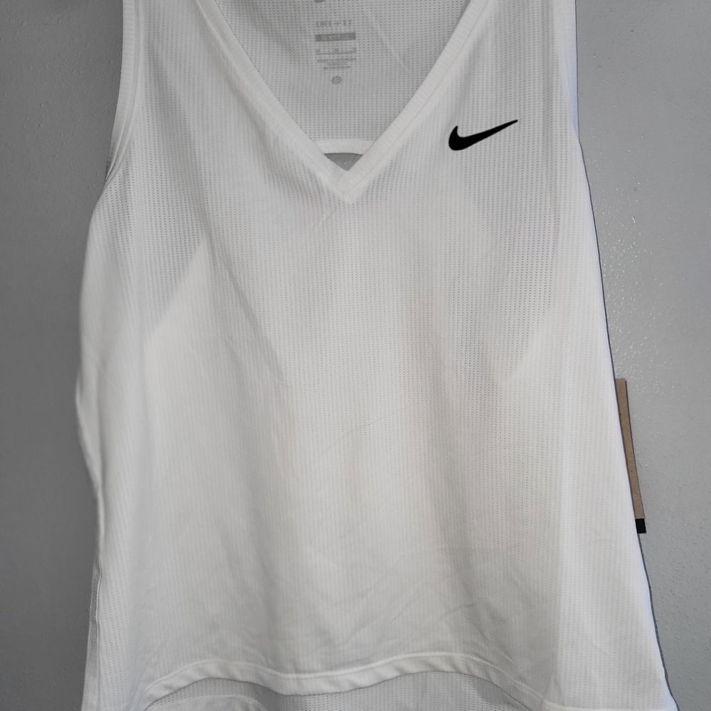 Nwt Nike Women's Size Medium V-Neck White Tank Top